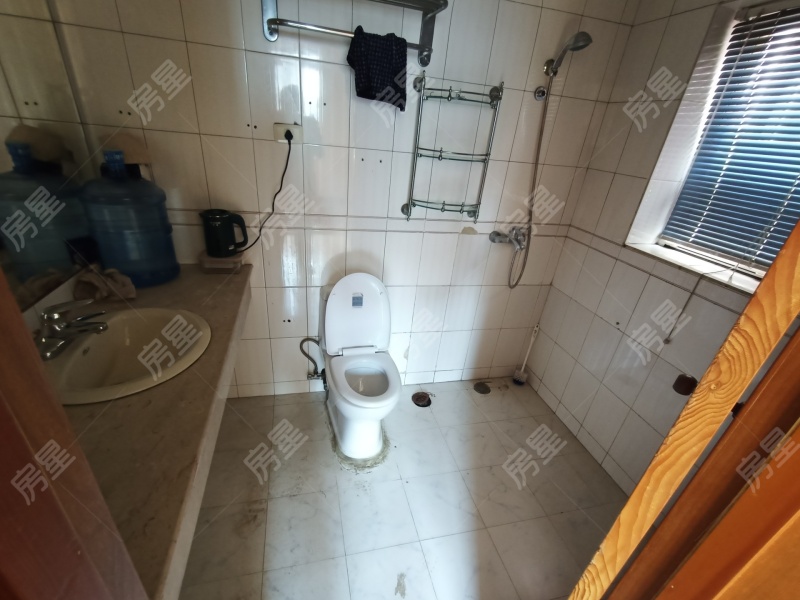 6室3廳3陽(yáng)臺(tái) 金康園衛(wèi)生間