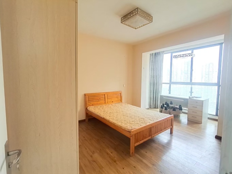 3室2廳2陽(yáng)臺(tái) 上東城臥室