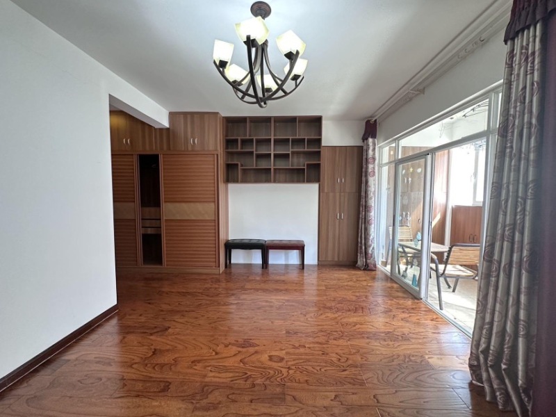 6室2廳3陽臺 東鳴佳苑別墅臥室