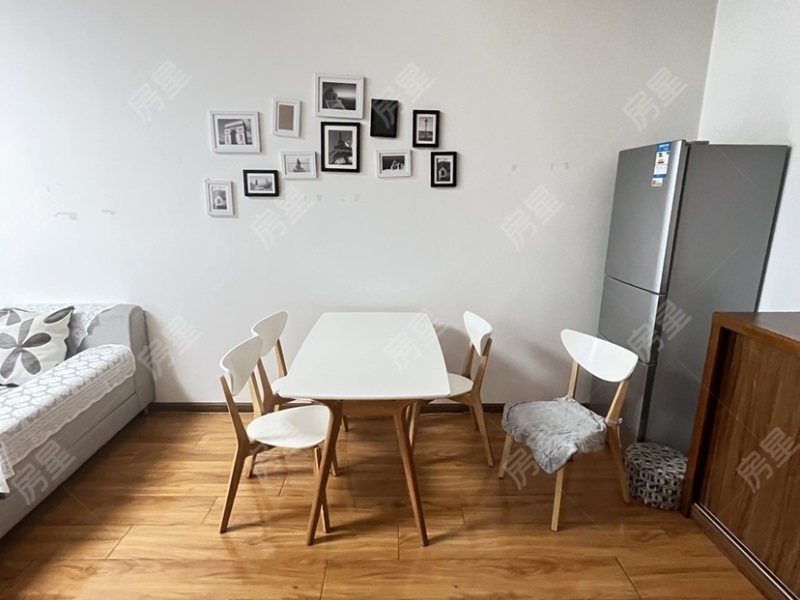 2室2廳1陽臺 融城優(yōu)郡餐廳