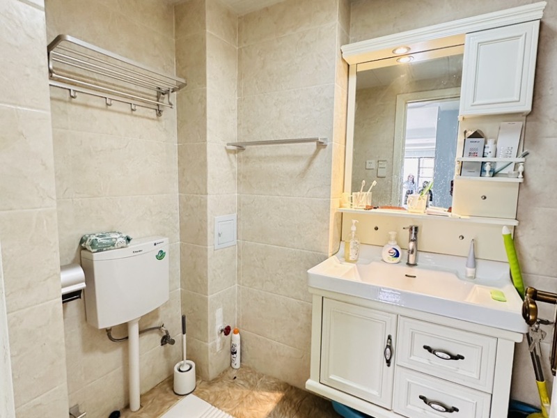 2室2廳1陽臺(tái) 人民路壹號(hào)廣場(chǎng)(壹號(hào)歡樂城)衛(wèi)生間