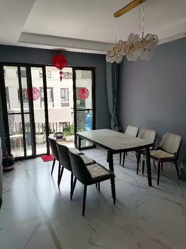 4室2廳3陽(yáng)臺(tái) 中海云麓九里一期別墅餐廳