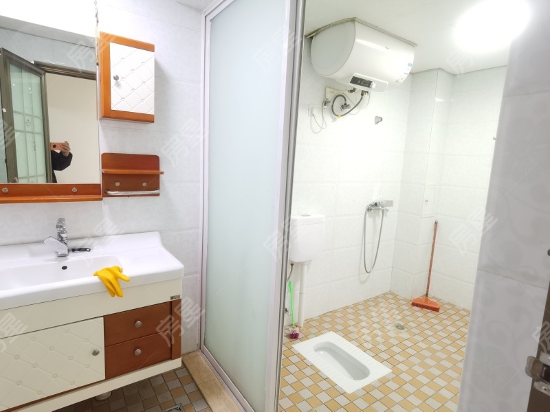 3室2廳1陽(yáng)臺(tái) 同德昆明廣場(chǎng)B區(qū)衛(wèi)生間