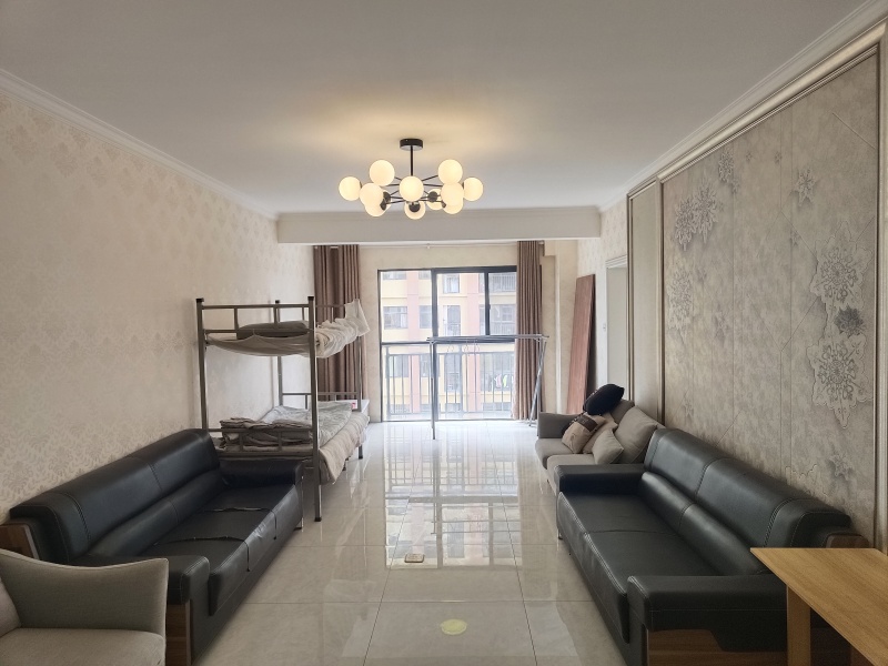 3室2廳2陽臺 未名城A3客廳