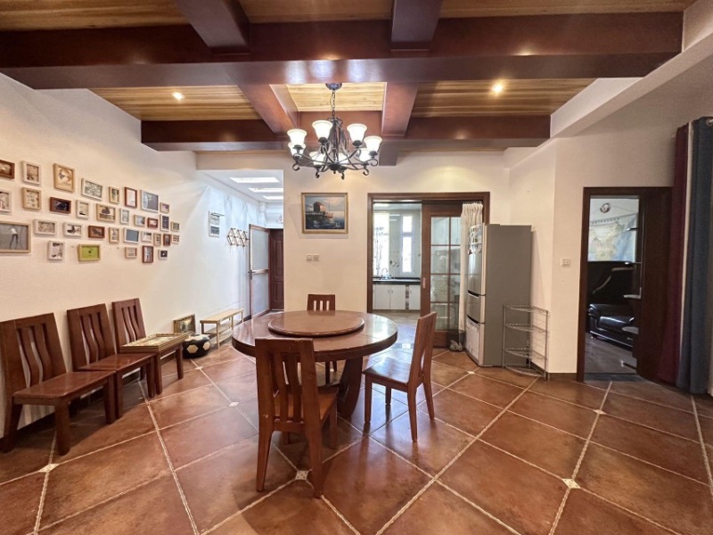 6室2廳3陽臺 東鳴佳苑別墅餐廳