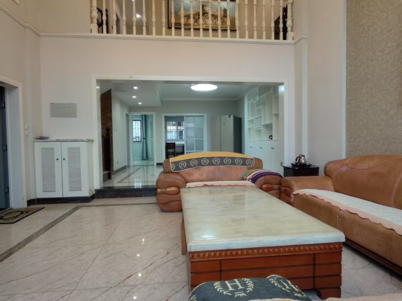 5室2廳3陽臺(tái) 香檳小鎮(zhèn)別墅客廳