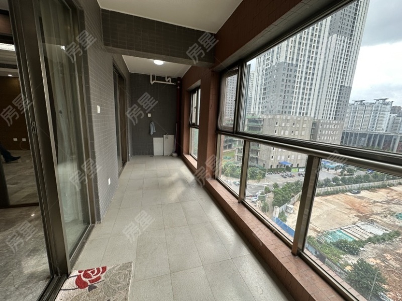 4室2廳2陽臺(tái) 七彩俊園陽臺(tái)