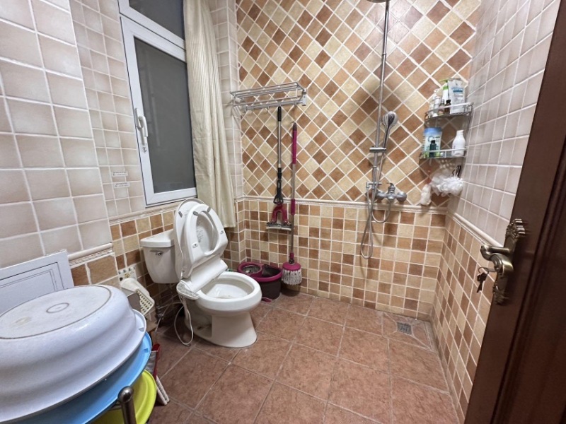 6室2廳3陽臺 東鳴佳苑別墅衛(wèi)生間