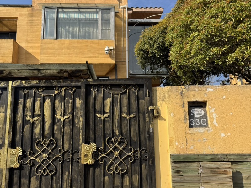 4室2廳1陽(yáng)臺(tái) 野鴨湖小區(qū)別墅門廳