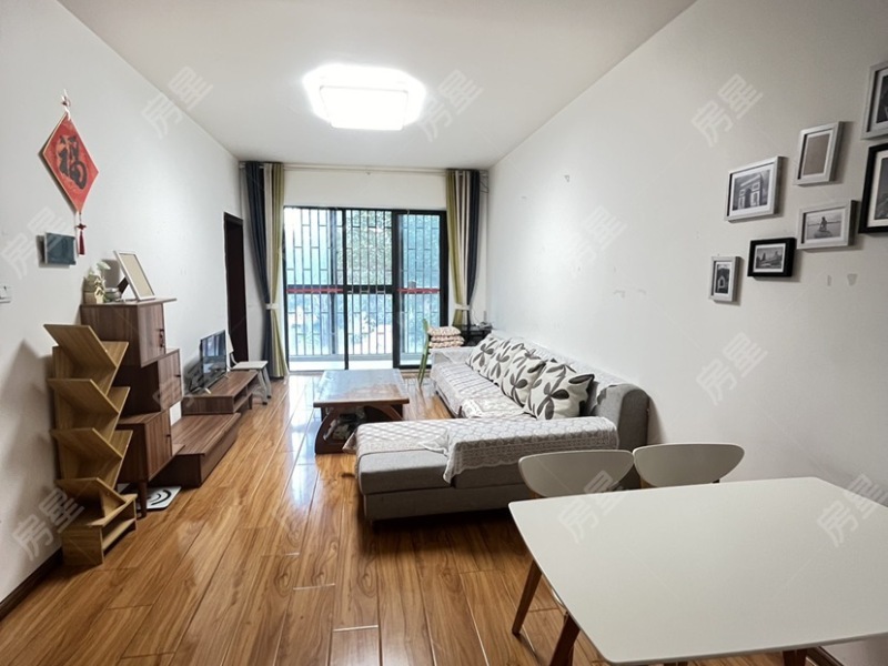 2室2廳1陽臺 融城優(yōu)郡客廳