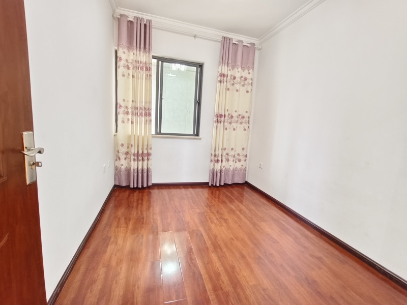 3室2廳1陽臺 溪畔麗景臥室