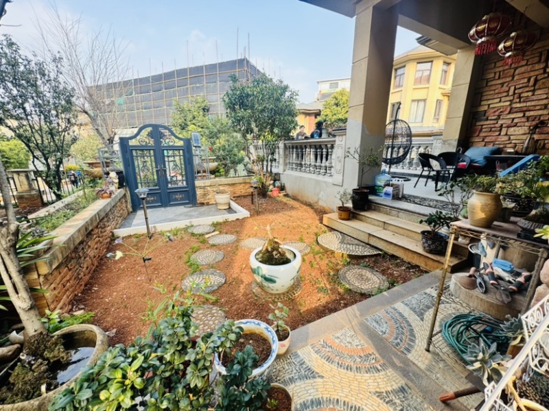 5室3廳2陽(yáng)臺(tái) 滇池衛(wèi)城橡樹(shù)莊園別墅自家花園