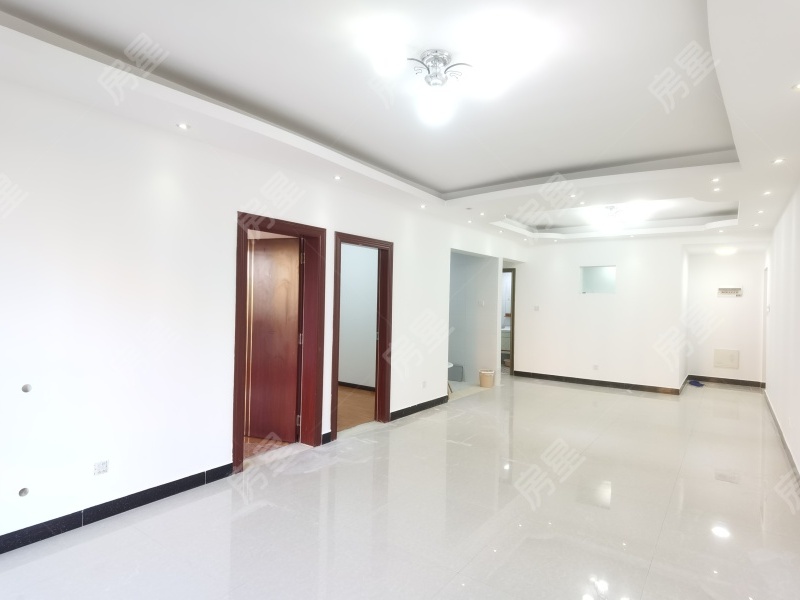 3室2廳1陽(yáng)臺(tái) 同德昆明廣場(chǎng)B區(qū)客廳