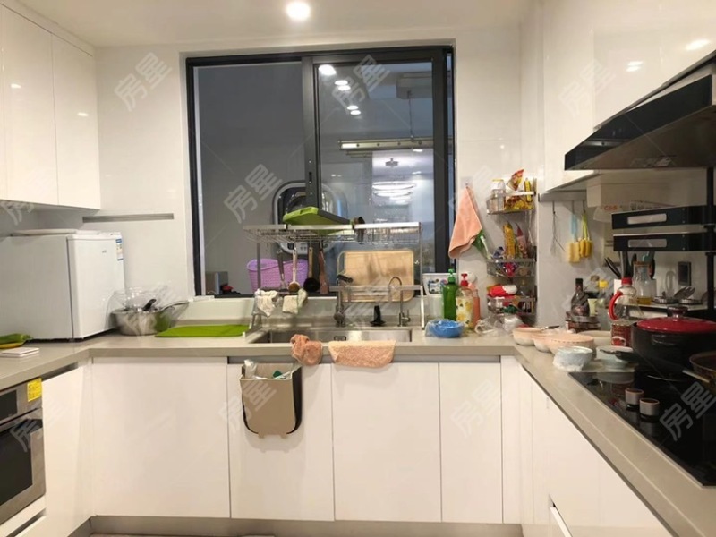 4室2廳2陽臺 俊發(fā)逸天峰廚房