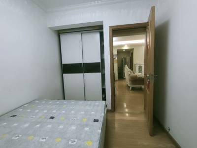 3室2廳1陽(yáng)臺(tái) 醫(yī)大廣場(chǎng)