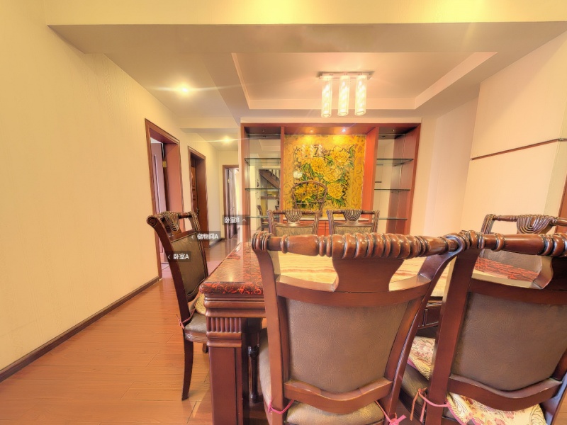 5室2廳3陽臺 春怡雅苑餐廳