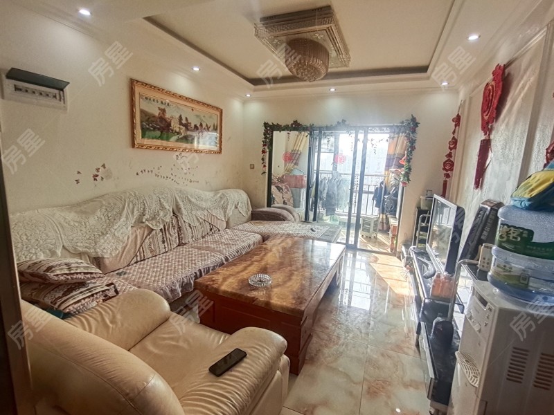 3室2廳2陽(yáng)臺(tái) 國(guó)茶港客廳