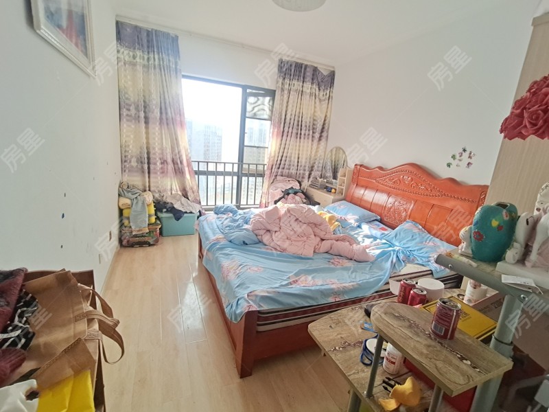 3室2廳2陽(yáng)臺(tái) 國(guó)茶港臥室