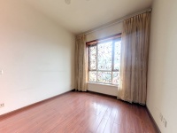 5室2廳3陽臺 春怡雅苑臥室