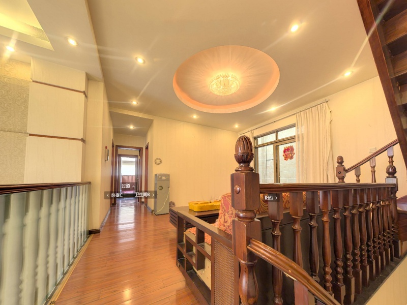 5室2廳3陽臺 春怡雅苑客廳