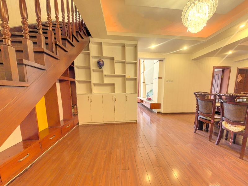 5室2廳3陽臺 春怡雅苑餐廳