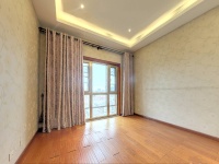 5室2廳3陽臺 春怡雅苑臥室