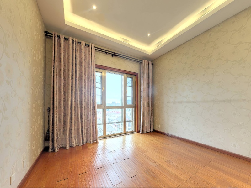 5室2廳3陽臺 春怡雅苑臥室