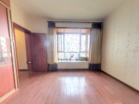 5室2廳3陽臺 春怡雅苑臥室