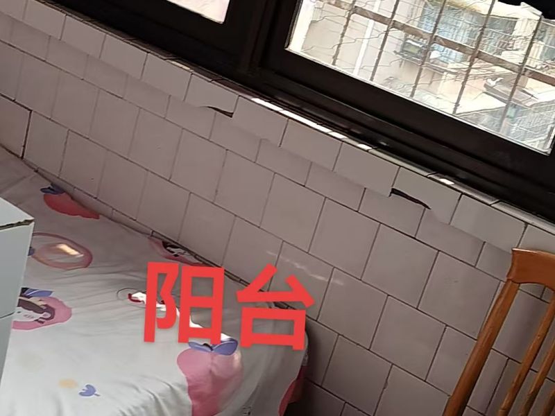 2室2廳1陽臺(tái) 昆鐵南壩小區(qū)陽臺(tái)