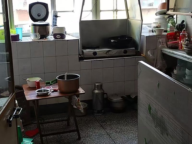 2室2廳1陽臺(tái) 昆鐵南壩小區(qū)廚房
