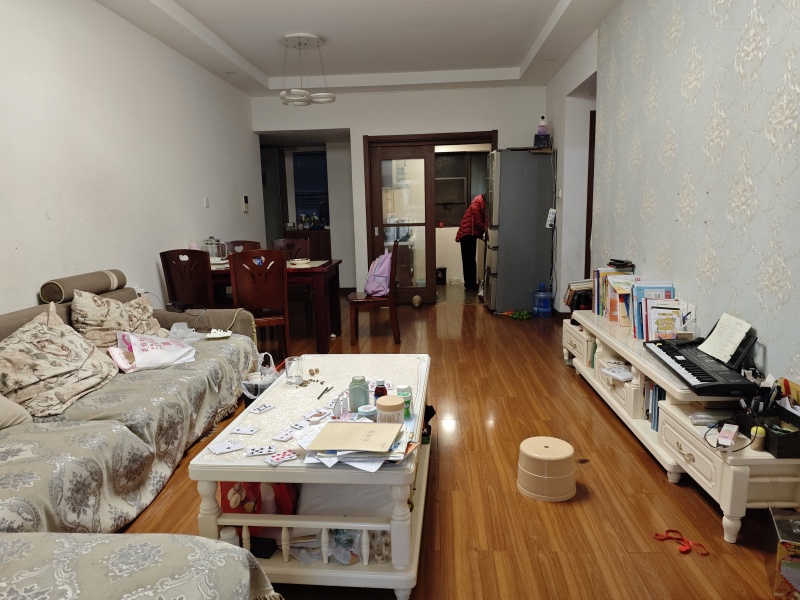 3室2廳2陽臺(tái) 魅力之城二、四期客廳