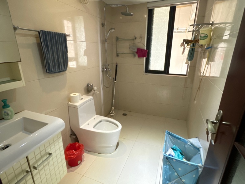 4室2廳2陽臺 濱江俊園一期衛(wèi)生間