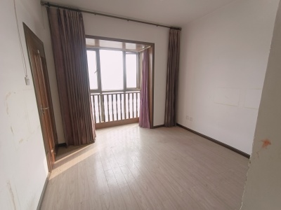 4室2廳2陽臺 新月花園