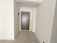 3室2廳2陽(yáng)臺(tái) 中交泓園門廳