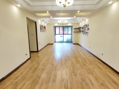 3室2廳2陽臺 潤城十區(qū)