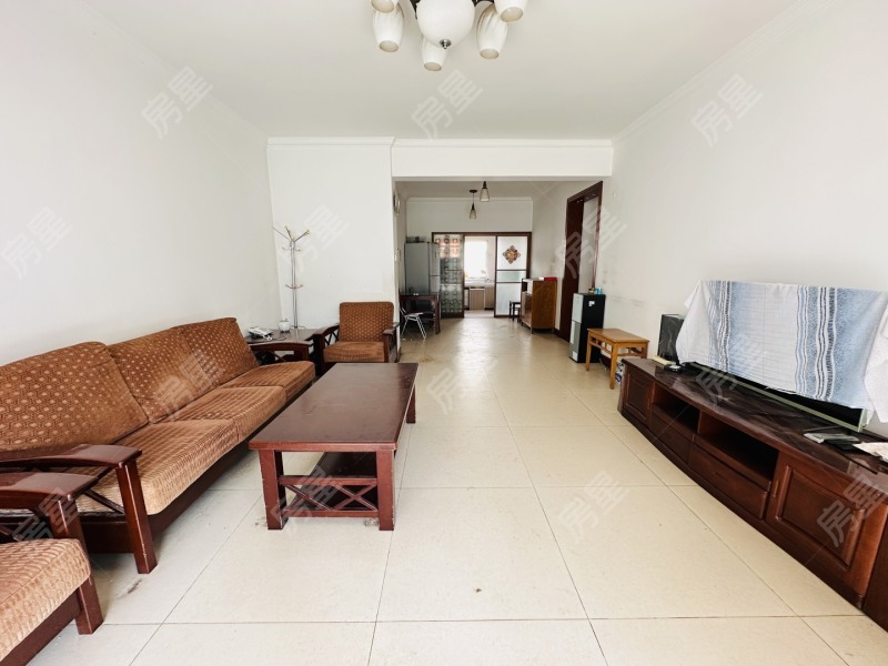 3室2廳2陽臺 云大小區(qū)客廳