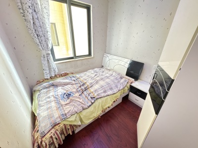 4室2廳2陽臺 濱江俊園一期臥室