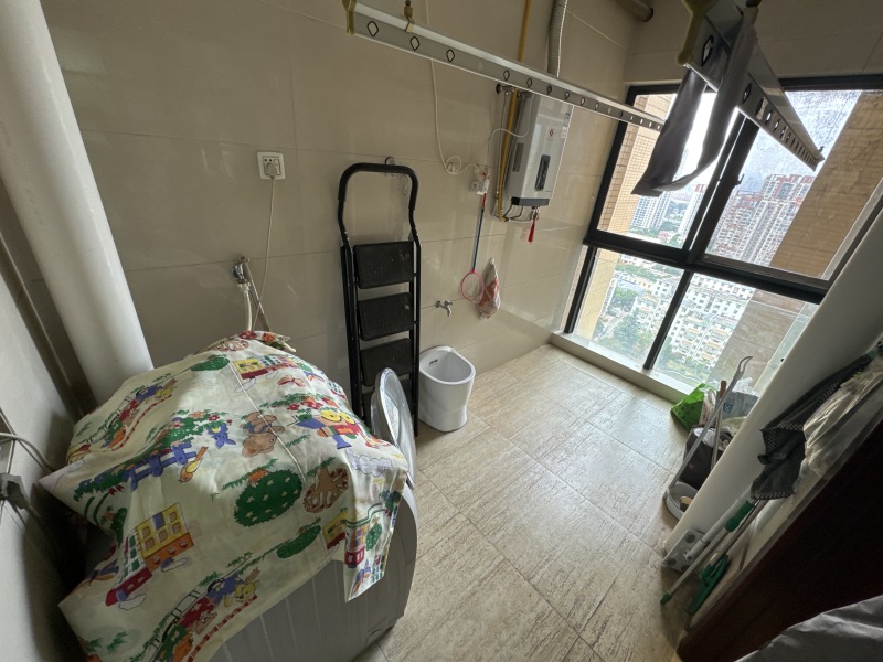 4室2廳2陽臺 濱江俊園一期陽臺