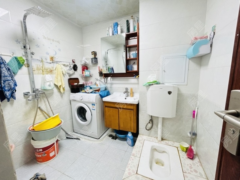 3室2廳2陽臺 綠園小區(qū)衛(wèi)生間