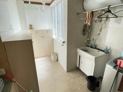 5室2廳2陽(yáng)臺(tái) 荷葉馨園