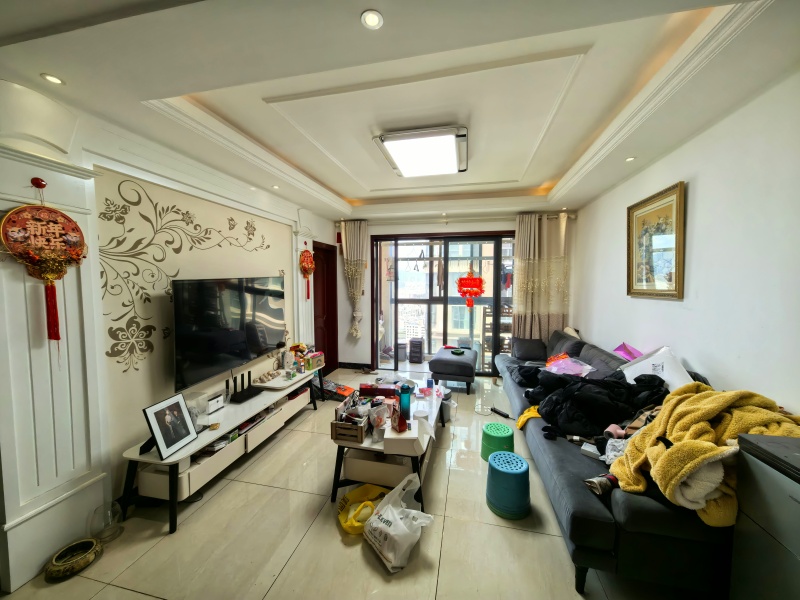 4室2廳2陽臺 同德昆明廣場B區(qū)客廳