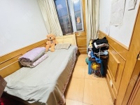 3室2廳2陽臺 綠園小區(qū)臥室