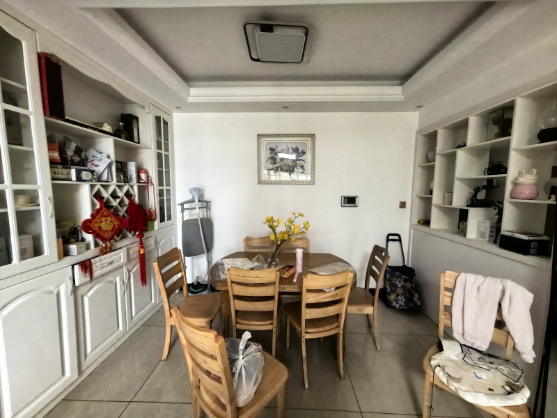 4室2廳2陽臺 同德昆明廣場B區(qū)餐廳