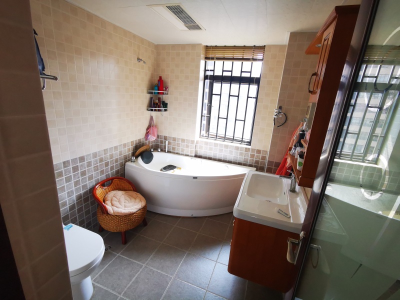 3室2廳2陽(yáng)臺(tái) 春城慧谷B區(qū)衛(wèi)生間