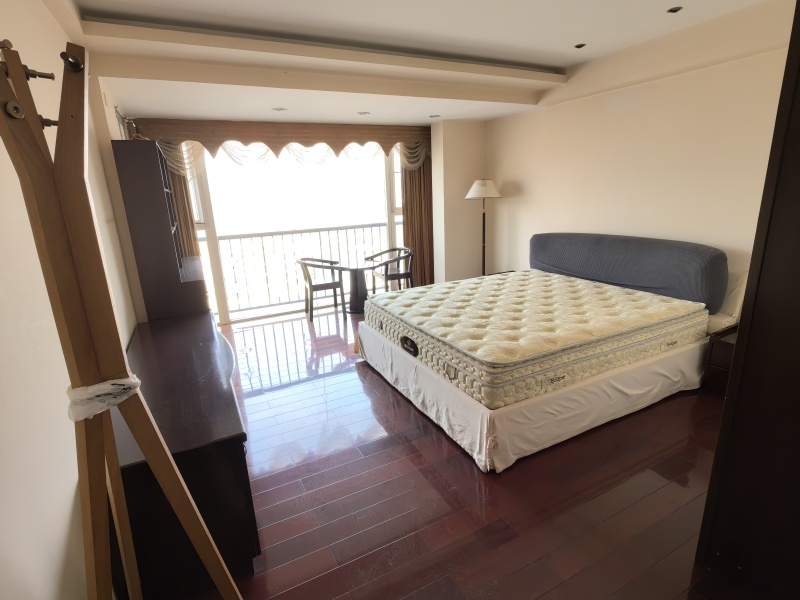 5室2廳3陽臺 東方廣場臥室