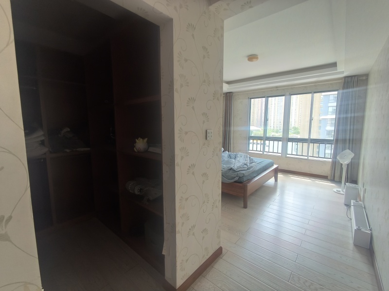 4室2廳1陽臺(tái) 紅星國(guó)際晶品臥室