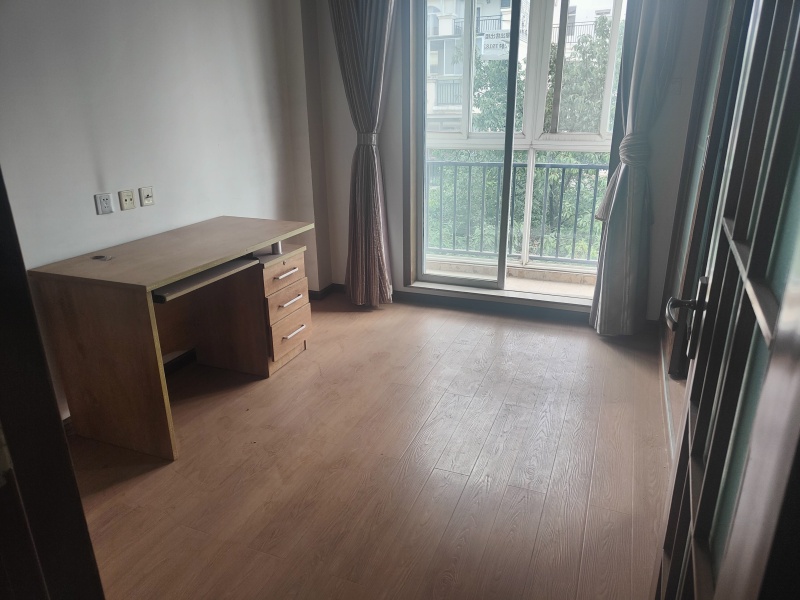 3室2廳2陽臺(tái) 玫瑰灣小區(qū)臥室