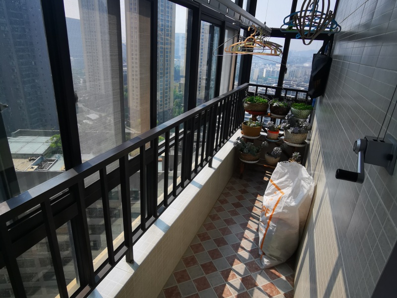 3室2廳2陽(yáng)臺(tái) 春城慧谷B區(qū)陽(yáng)臺(tái)