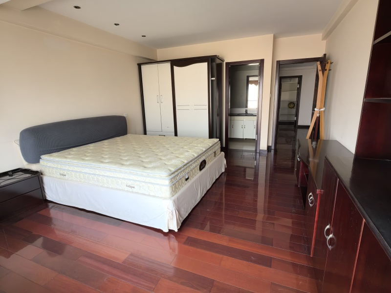 5室2廳3陽臺 東方廣場臥室