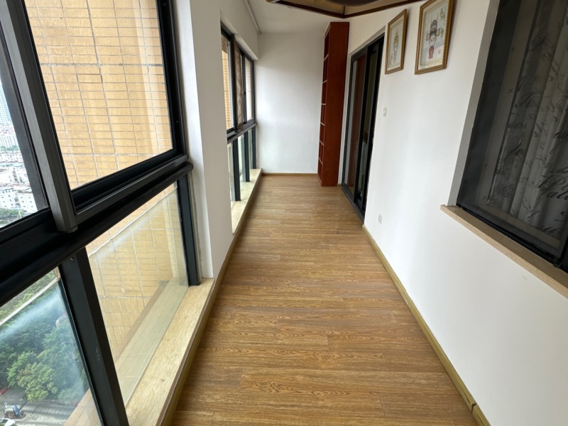 4室2廳2陽臺 濱江俊園一期陽臺